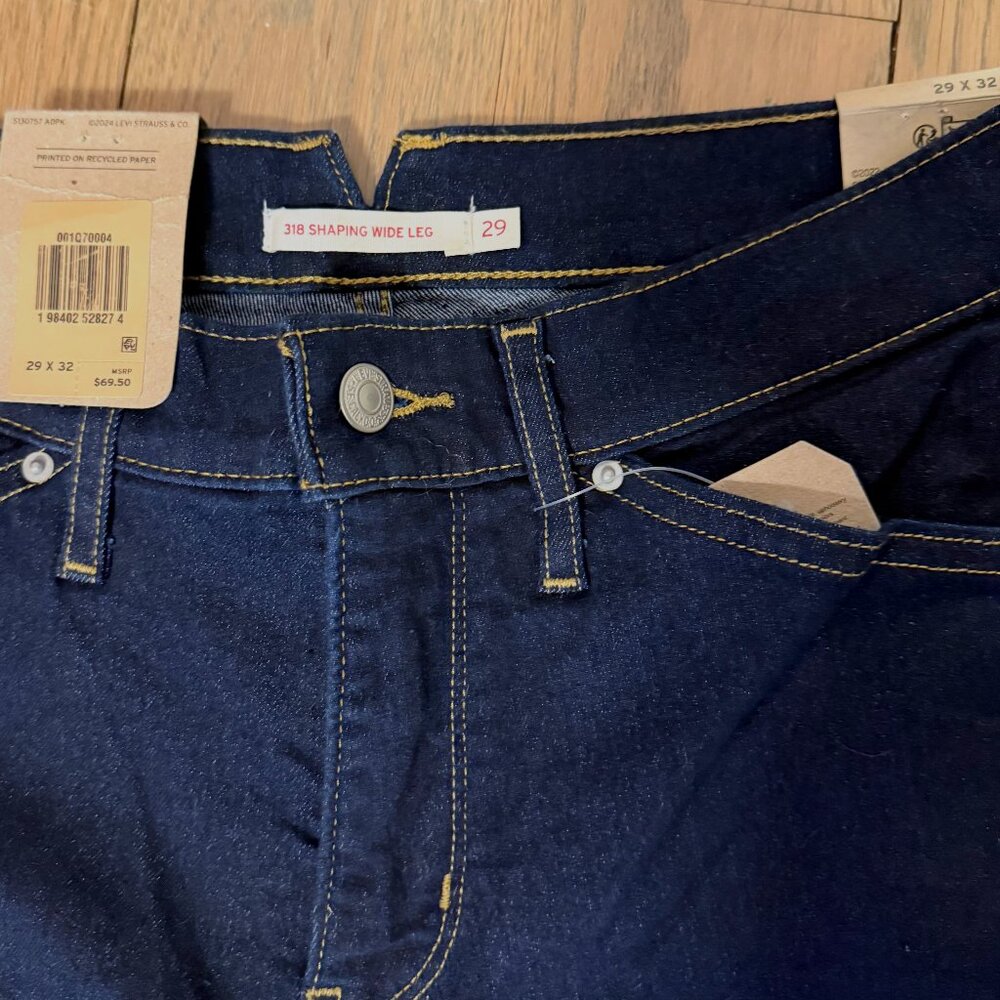 Levi's Women's 318 Shaping Wide-Leg jeans - Picture 4 of 5